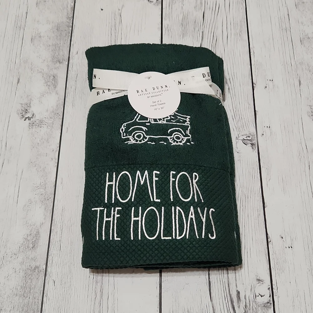 NWT Rae Dunn HOME FOR THE HOLIDAYS Green Hand towels